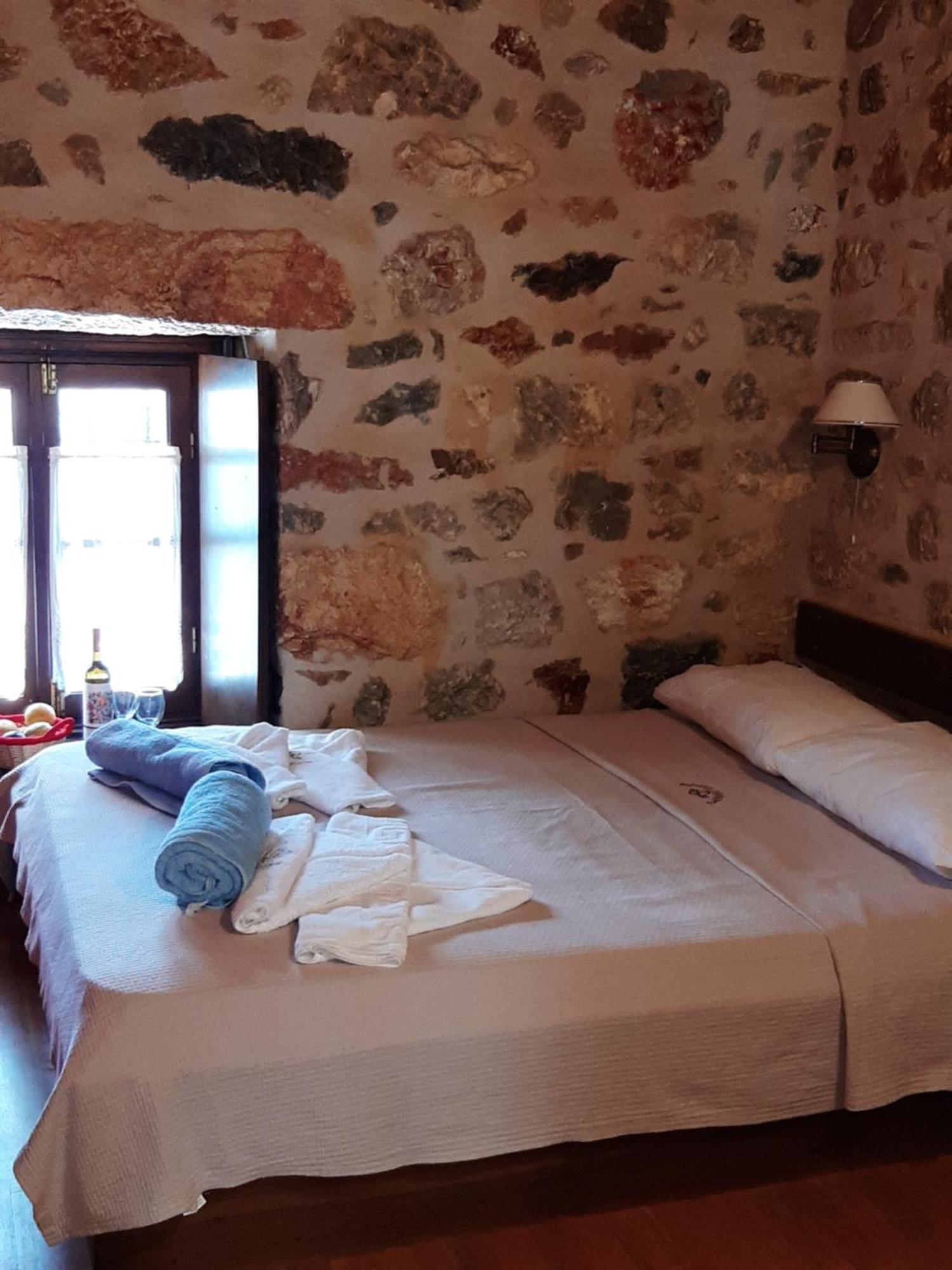 Pyrgoi Theodorakaki: O Gerolimenas Hotel Værelse billede