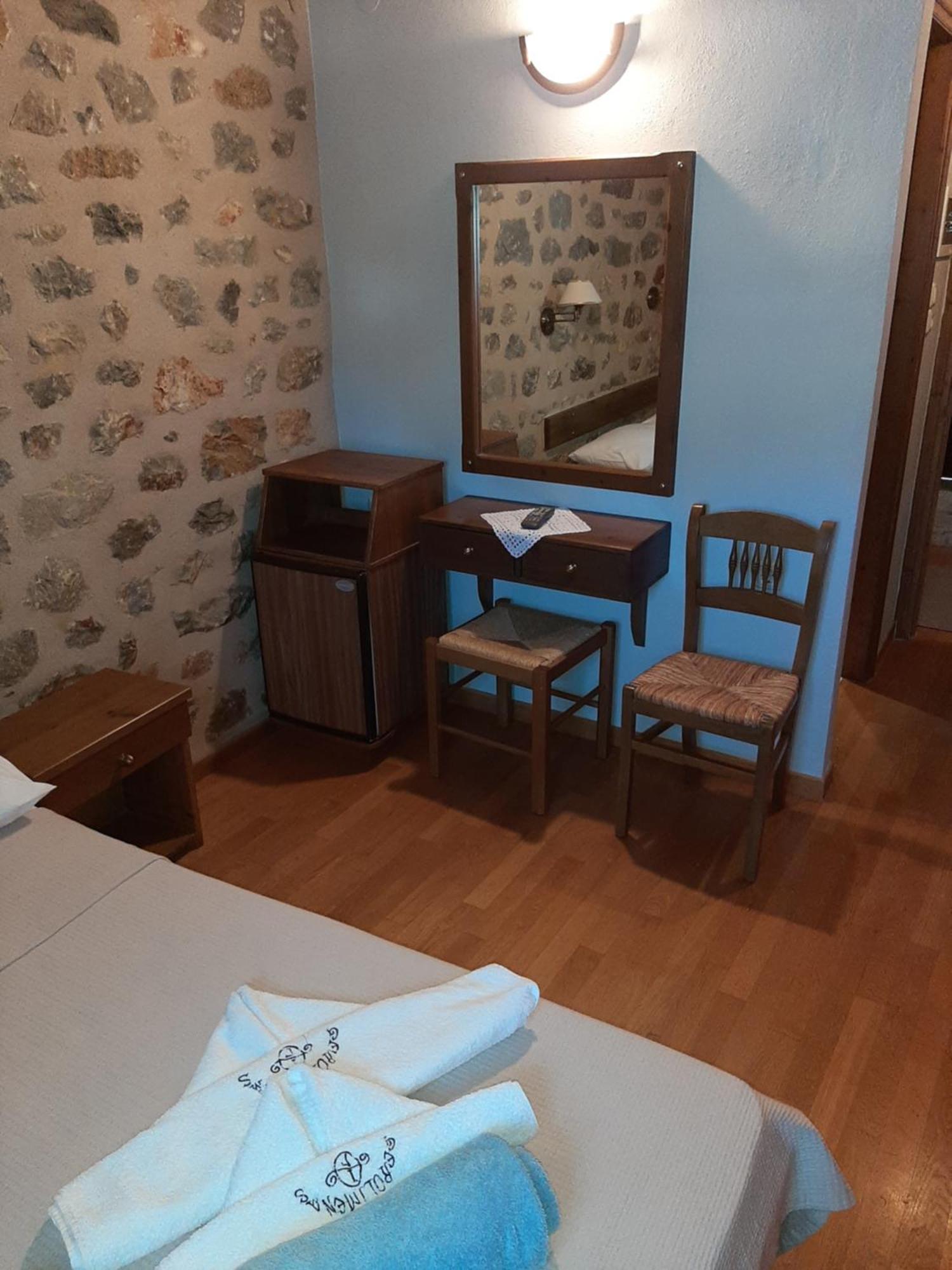 Pyrgoi Theodorakaki: O Gerolimenas Hotel Værelse billede