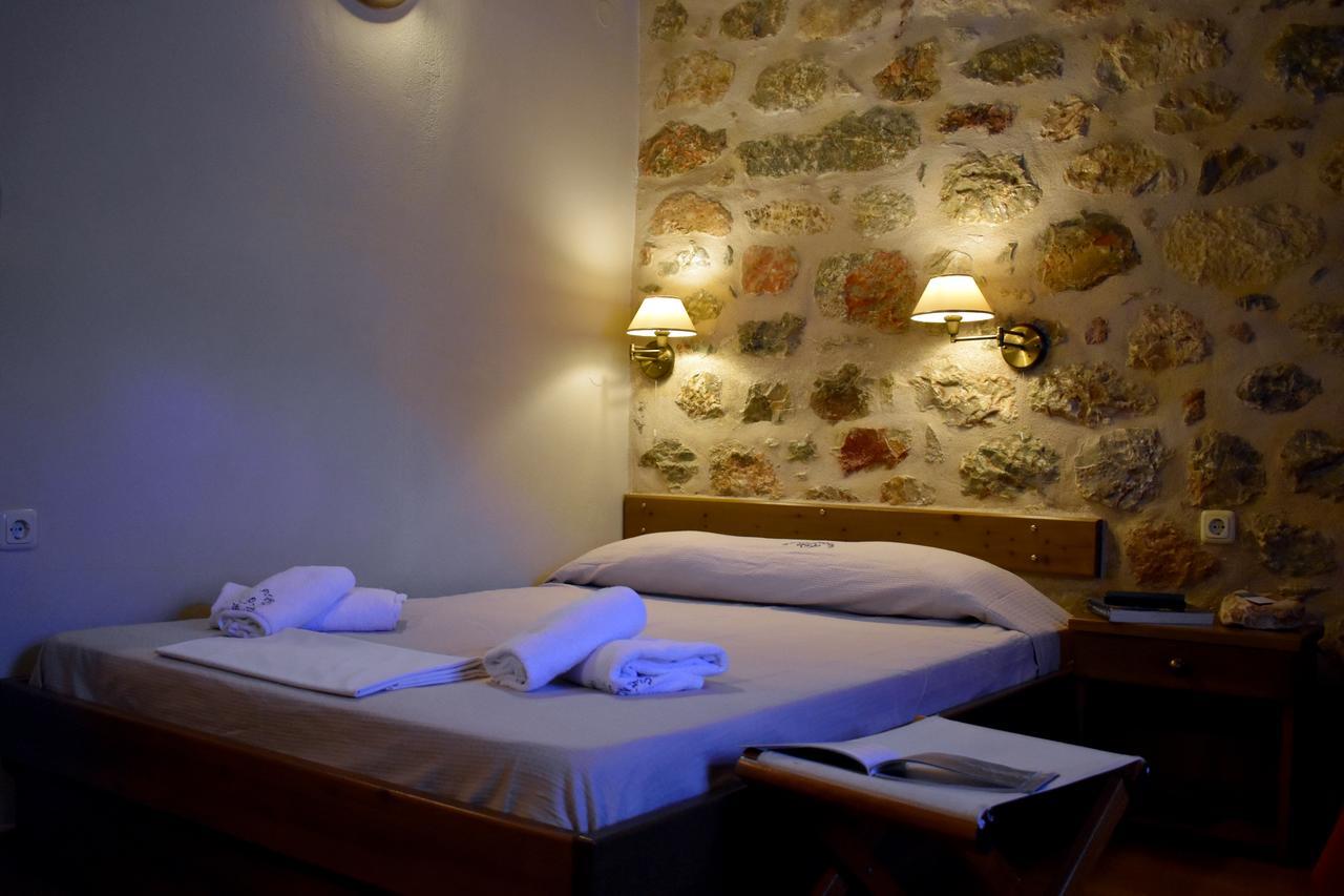 Pyrgoi Theodorakaki: O Gerolimenas Hotel Værelse billede